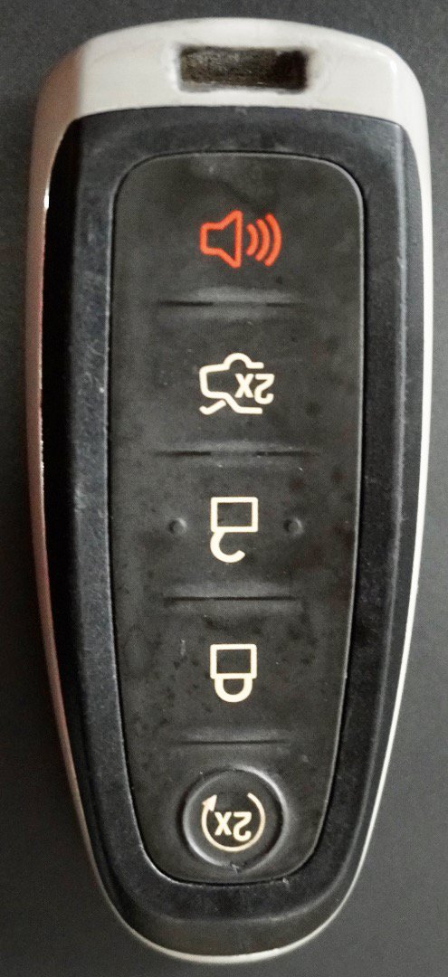 Used 2016 Ford Taurus Limited FWD image 23