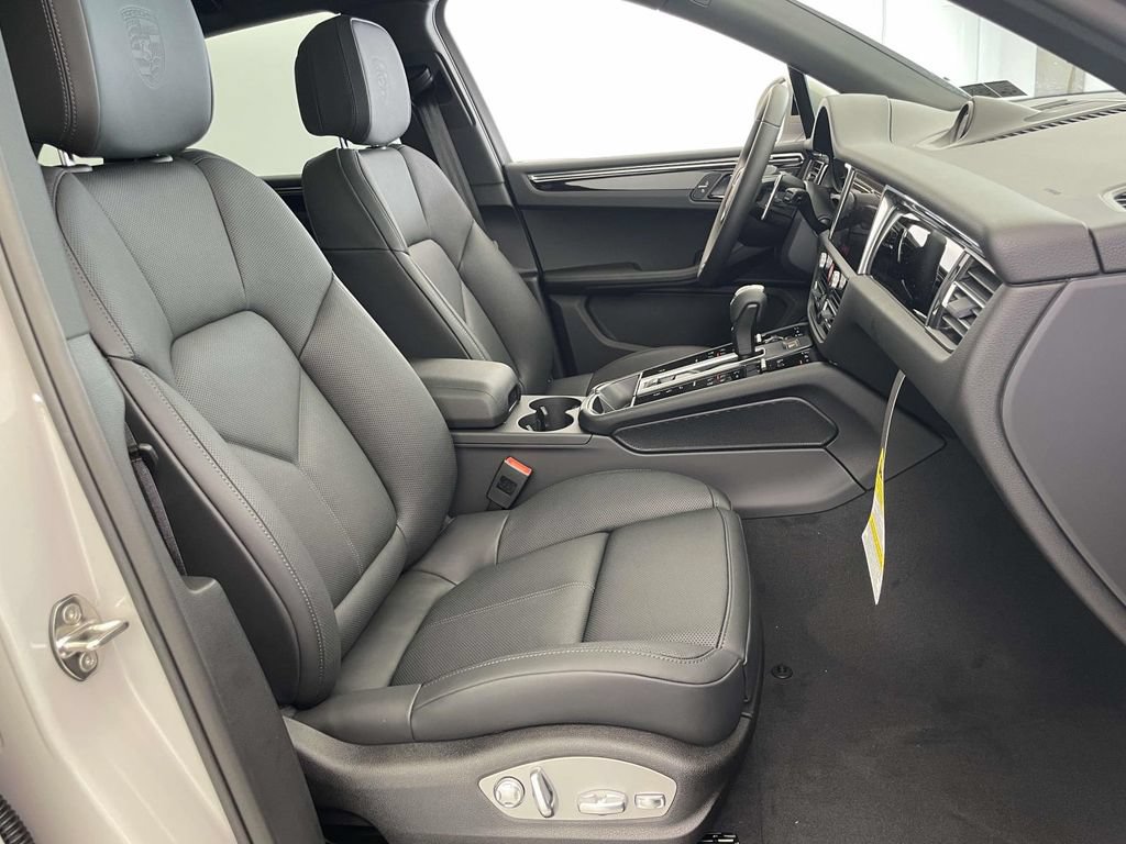 New 2026 Porsche Macan AWD/4WD image 22