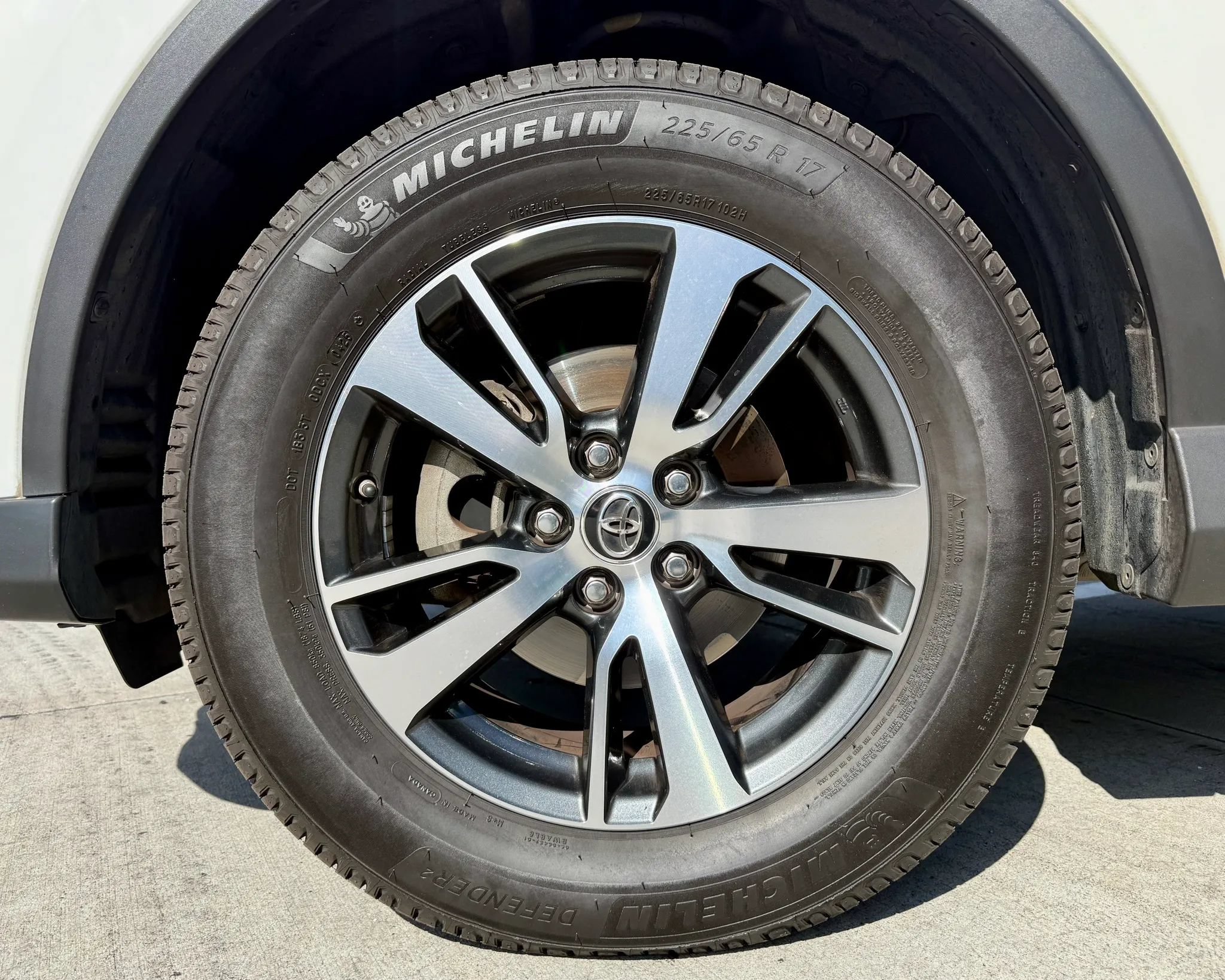 Used 2018 Toyota RAV4 XLE FWD image 27