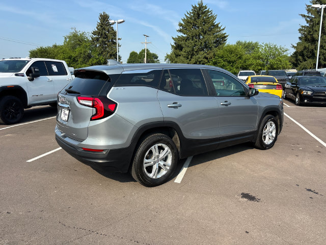 Used 2024 GMC Terrain SLE AWD/4WD image 30