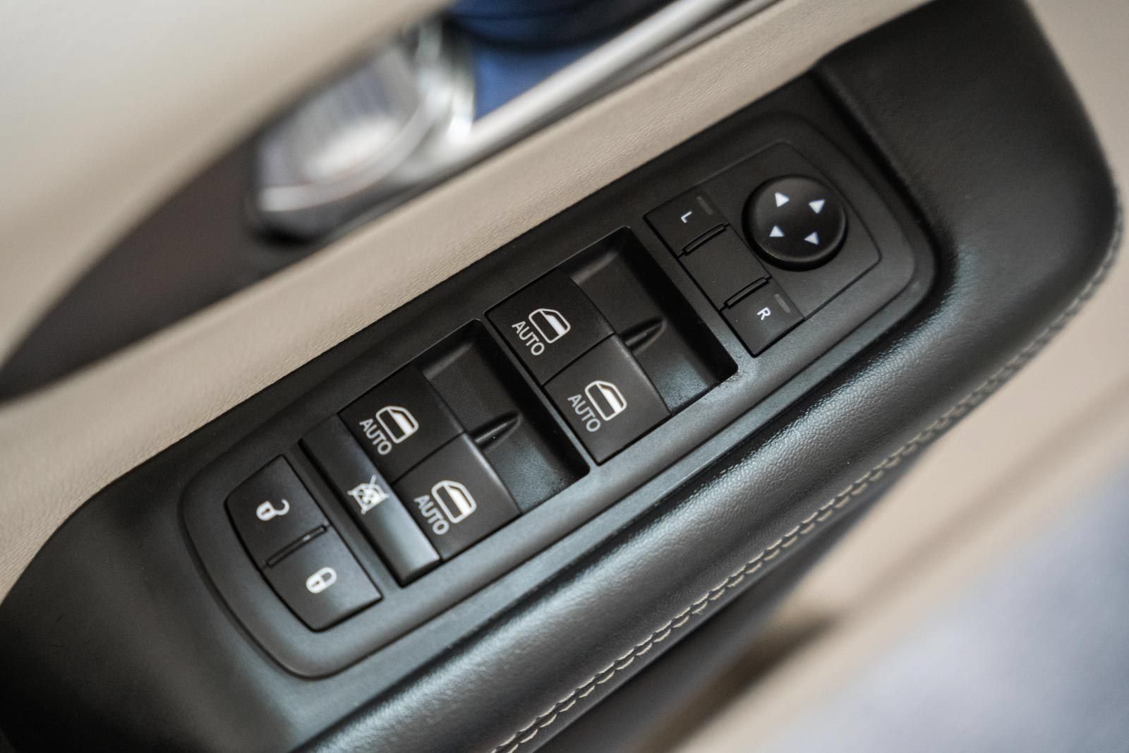 Used 2021 Chrysler Pacifica Touring-L w/ Uconnect Theater Family Group FWD image 46