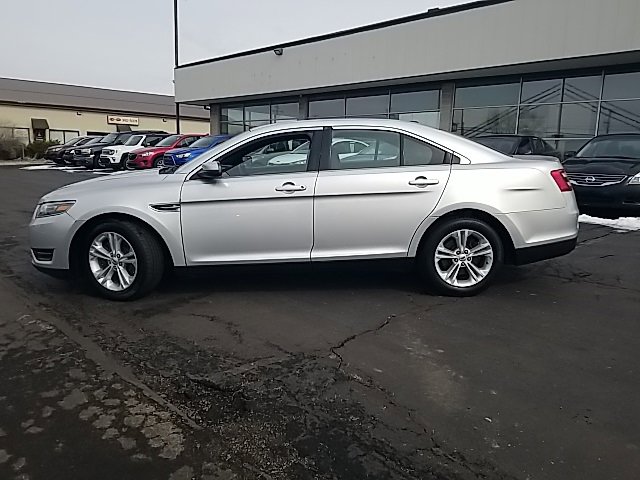 Used 2018 Ford Taurus SEL image 3