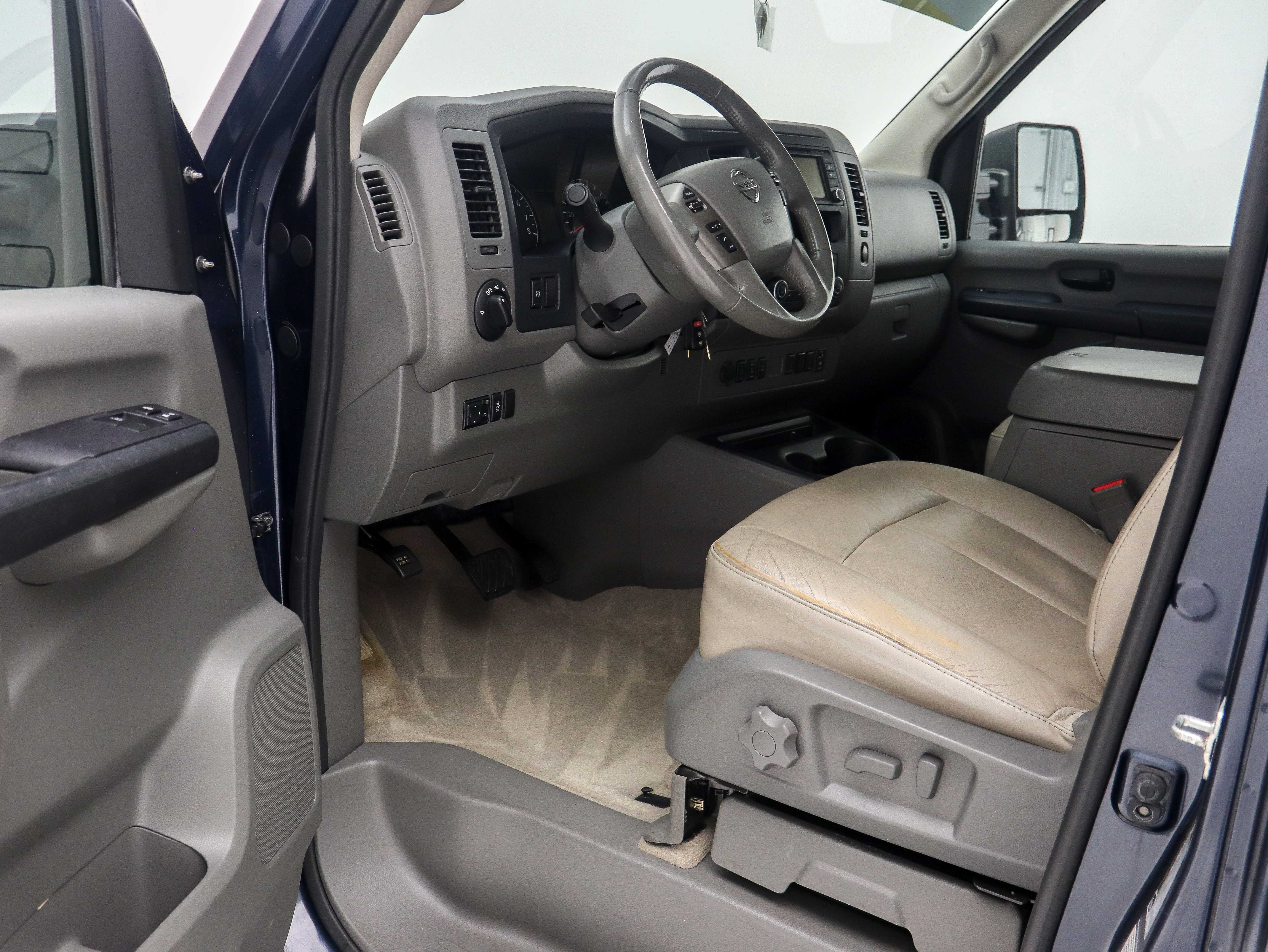 Used 2021 Nissan NV 3500 SL RWD image 16