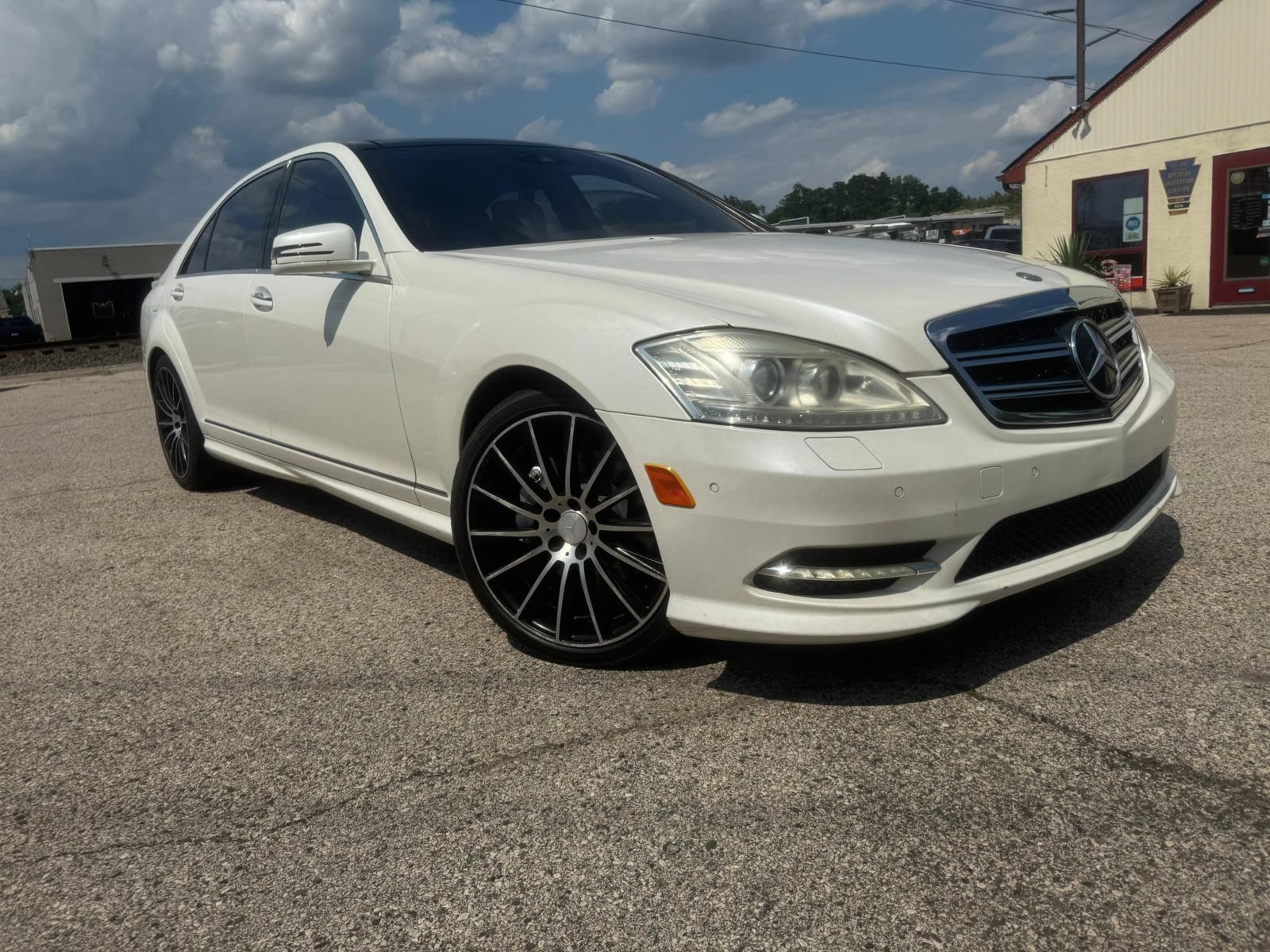 Used 2010 Mercedes-Benz S 550 w/ Sport Pkg image 3