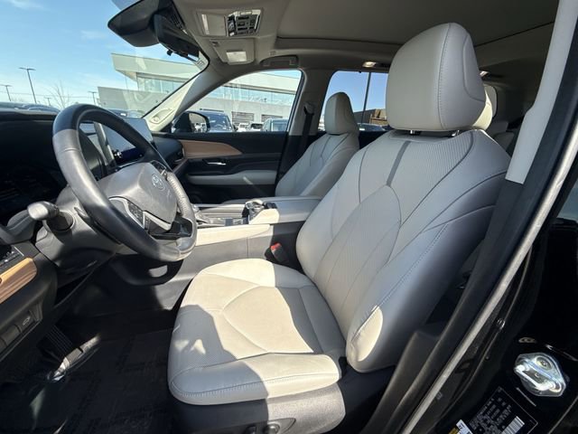 Used 2024 Toyota Grand Highlander XLE image 11