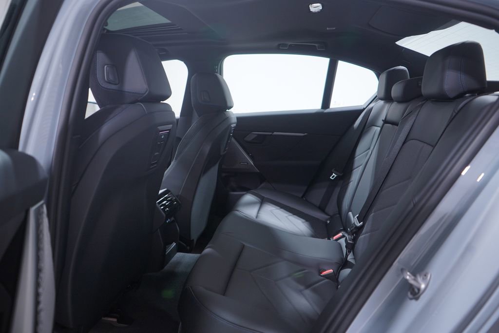 New 2026 BMW i5 eDrive40 w/ M Sport Package image 9