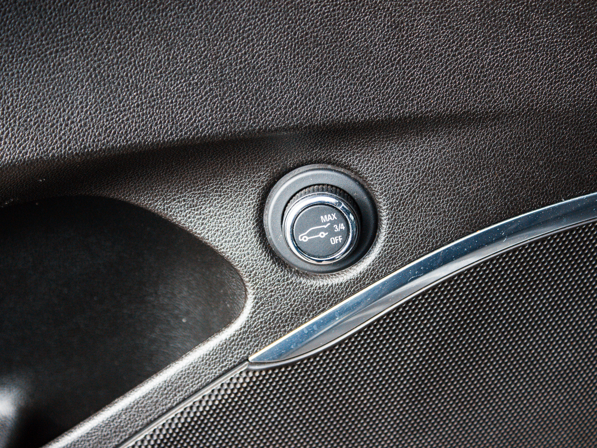Used 2020 Buick Enclave Essence w/ Sound and Sites Package FWD image 9