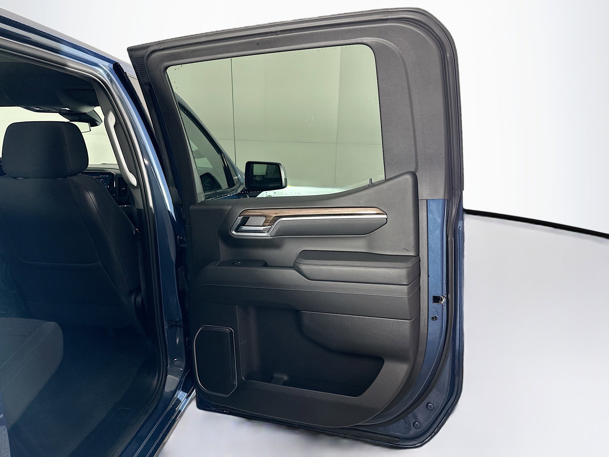 Used 2024 Chevrolet Silverado 1500 LT image 28