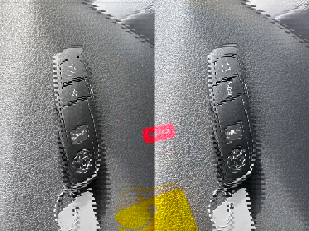 New 2025 Toyota Tacoma TRD Off-Road image 17