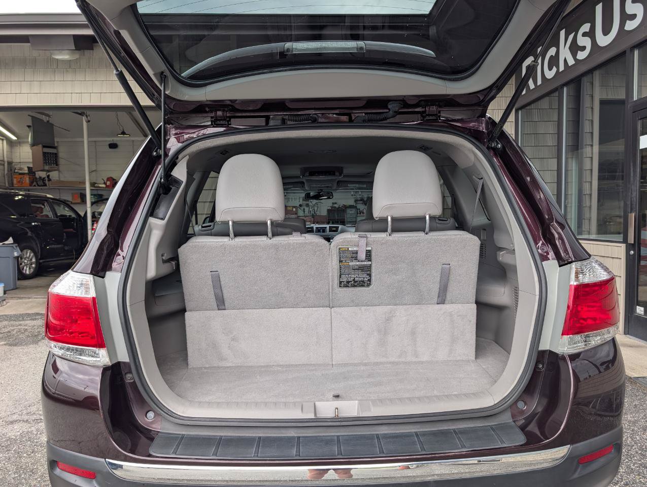 Used 2012 Toyota Highlander SE w/ Tow Pkg FWD image 26