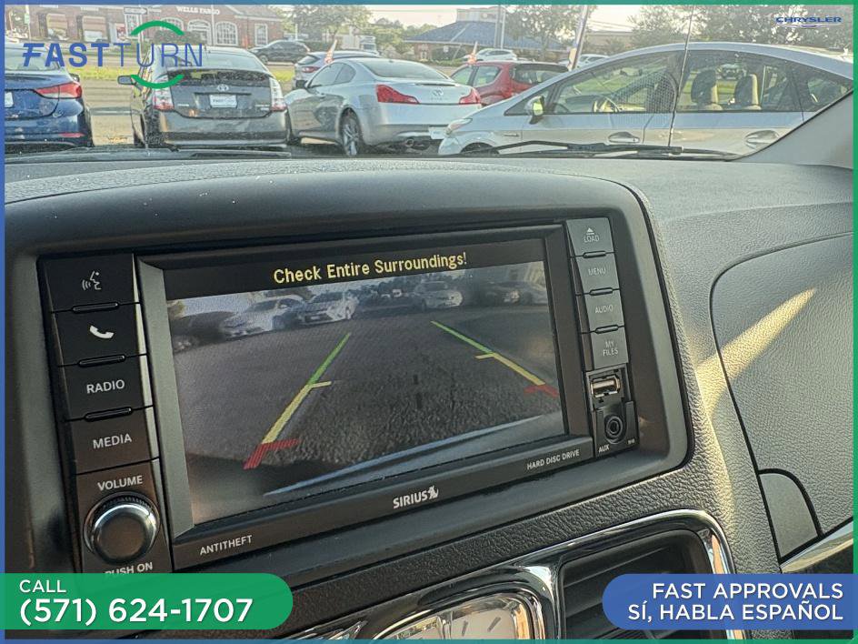 Used 2015 Chrysler Town & Country Touring image 17