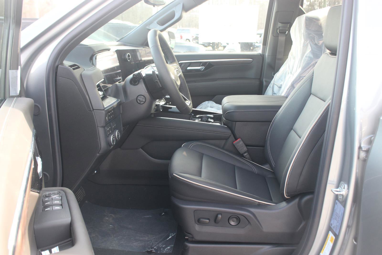 New 2026 Chevrolet Suburban Premier image 14