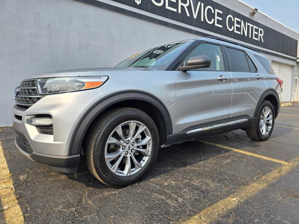 Used 2022 Ford Explorer XLT w/ Equipment Group 202A image 8