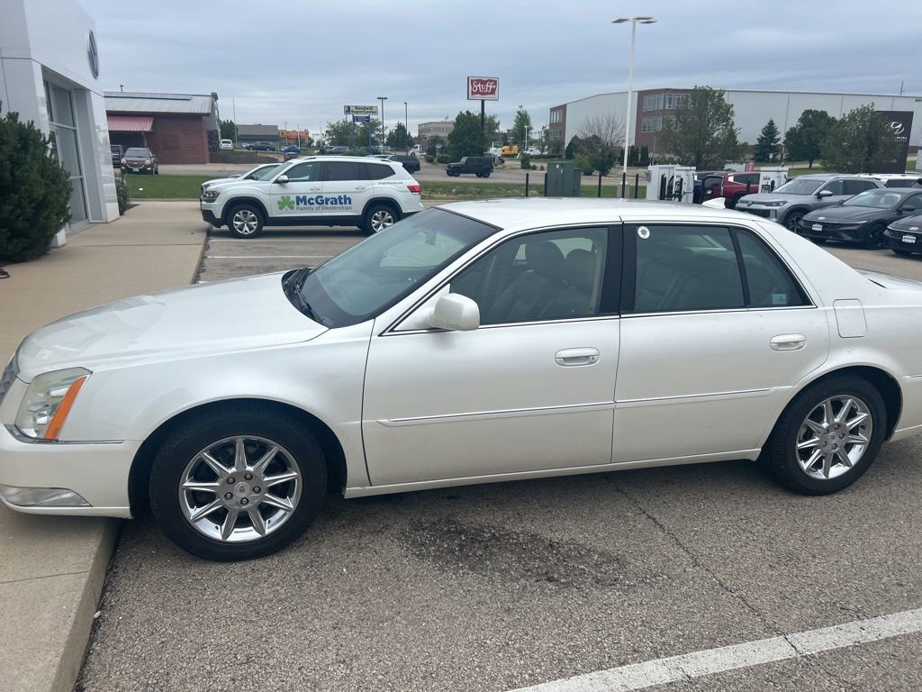 Used 2011 Cadillac DTS FWD image 6