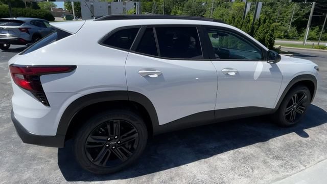 New 2026 Chevrolet Trax ACTIV w/ Sunroof Package FWD image 2