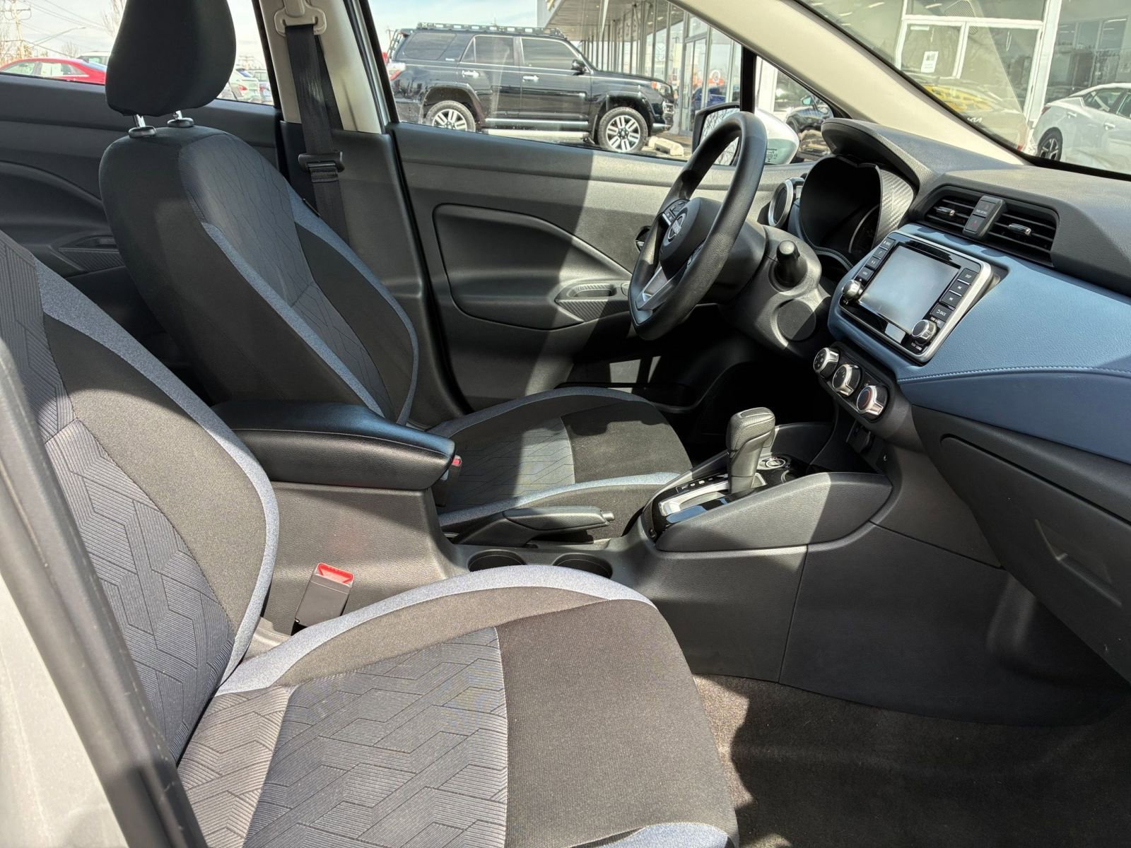 Used 2025 Nissan Versa SV image 31