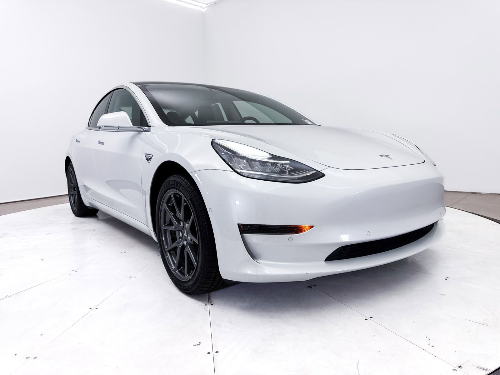 Used 2019 Tesla Model 3 Standard Range Plus RWD image 9