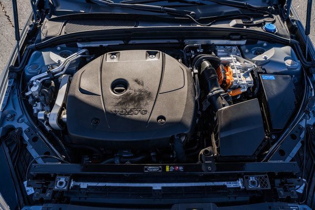 Used 2023 Volvo S60 T8 Plus image 17
