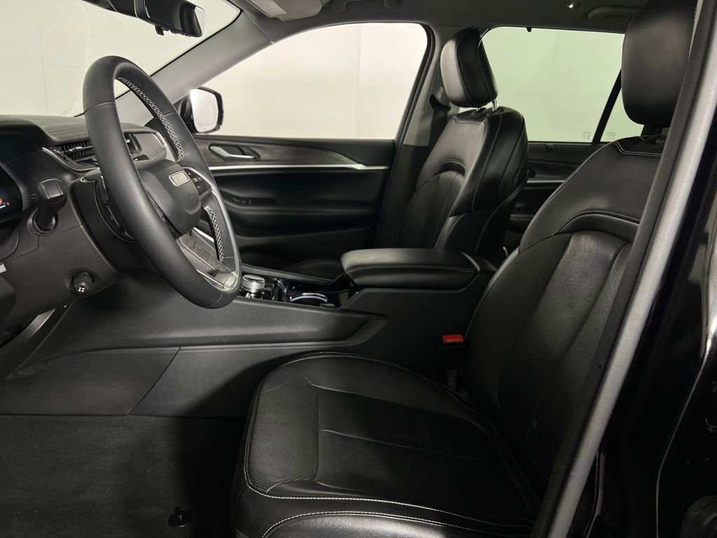 Used 2023 Jeep Grand Cherokee Limited w/ Luxury Tech Group II image 24