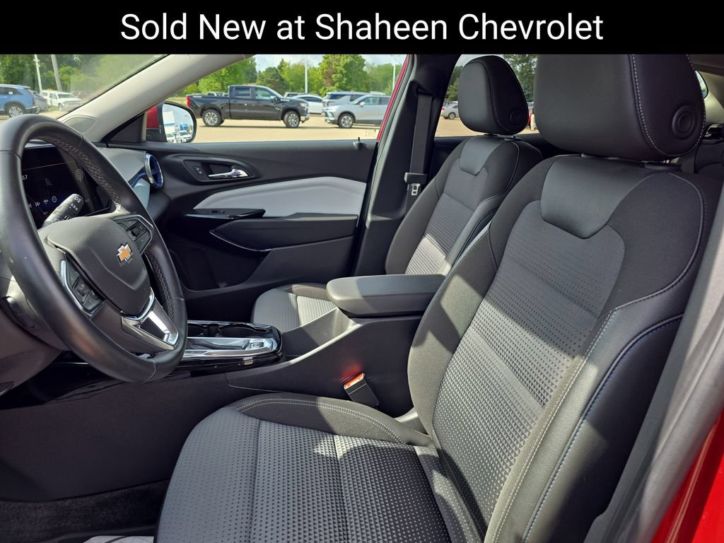 Used 2025 Chevrolet Trax LT w/ Driver Confidence Package FWD image 6