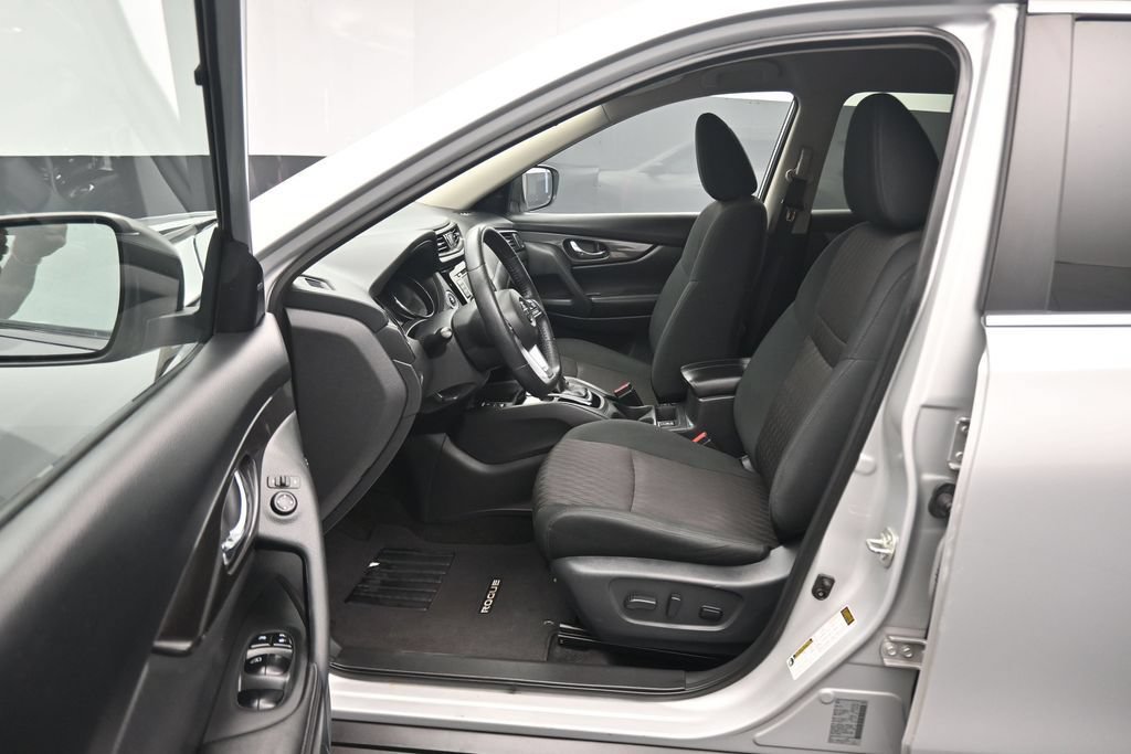 Used 2020 Nissan Rogue SV w/ Premium Package AWD/4WD image 11
