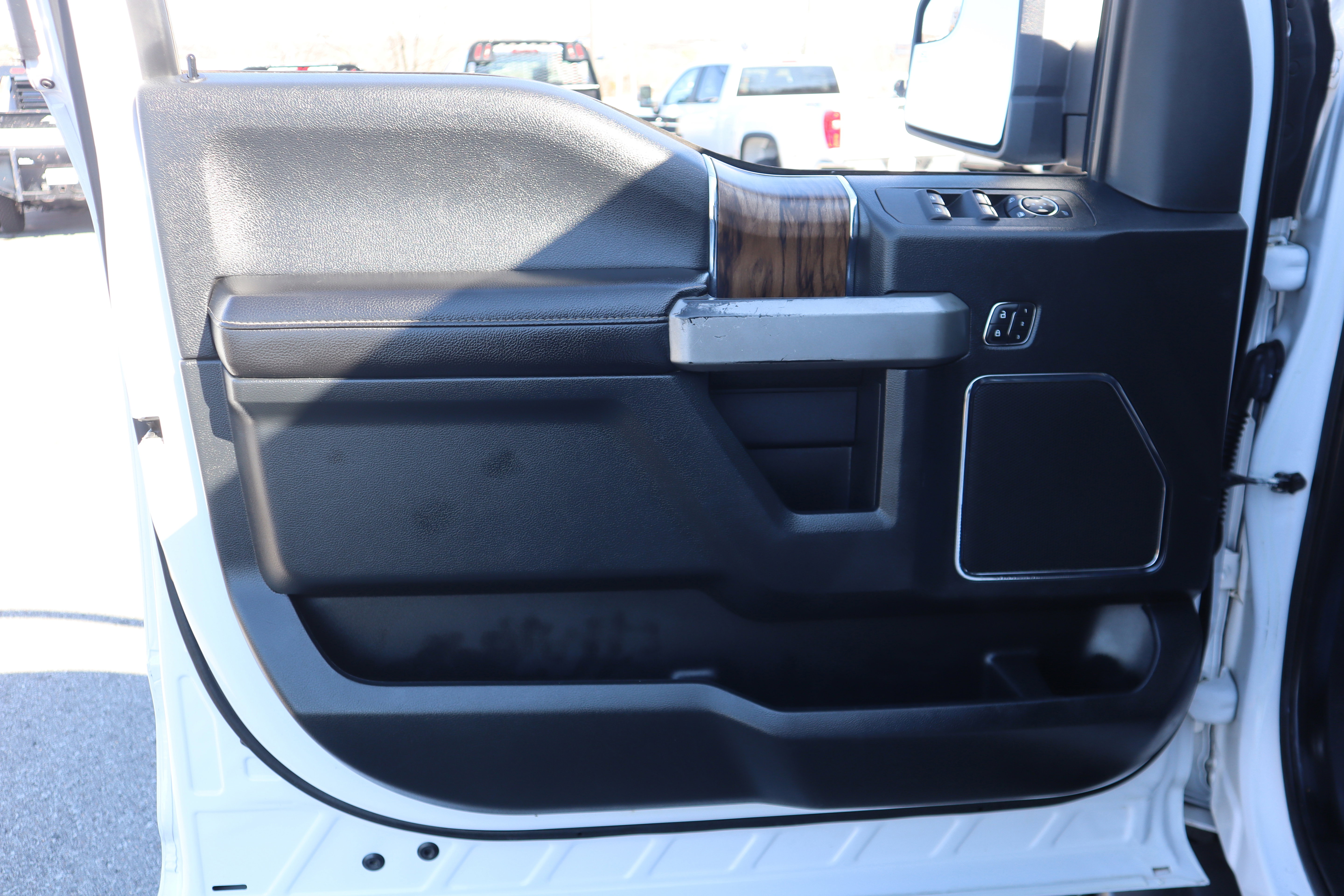 Used 2019 Ford F150 Lariat image 27