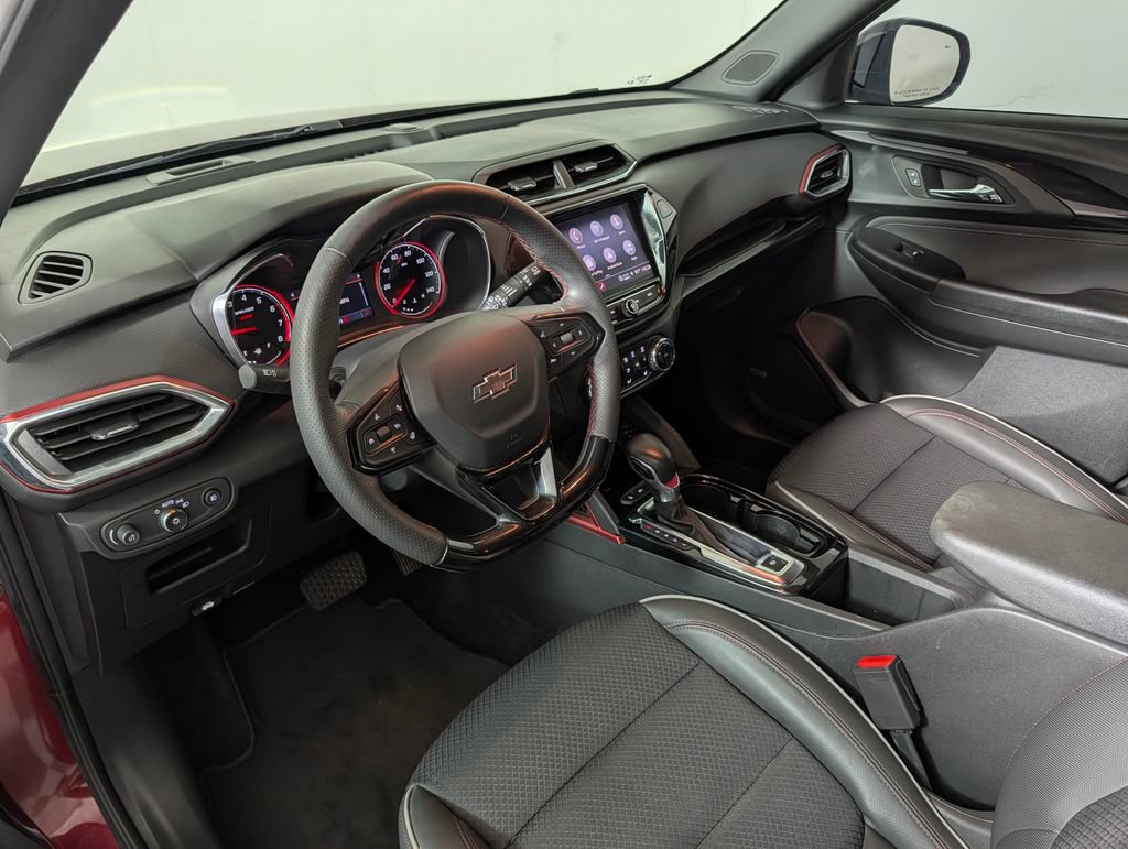 Used 2022 Chevrolet TrailBlazer RS w/ Sun and Liftgate Package FWD image 22