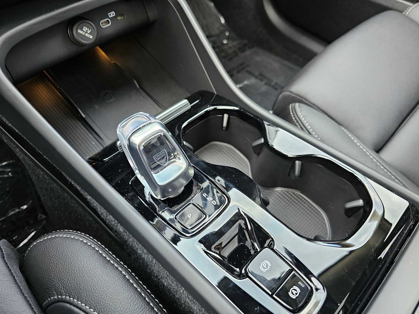 New 2025 Volvo XC40 B5 Ultra w/ Climate Package image 29