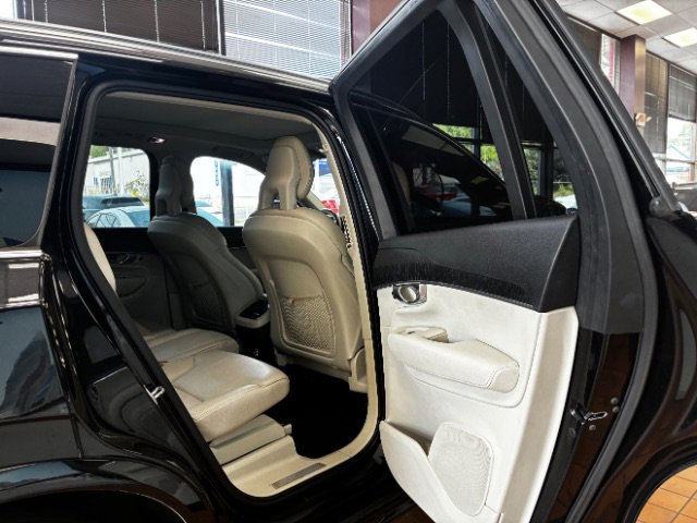 Used 2020 Volvo XC90 T5 Momentum w/ Protection Package Premier image 32