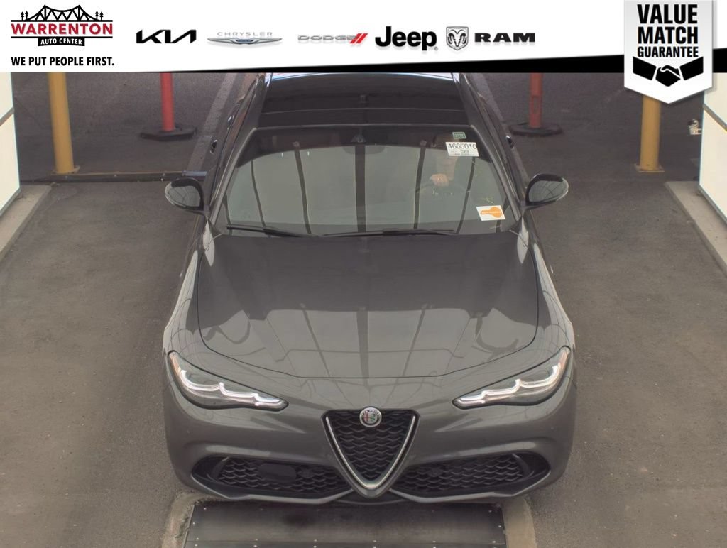 Used 2024 Alfa Romeo Giulia Ti AWD/4WD image 6