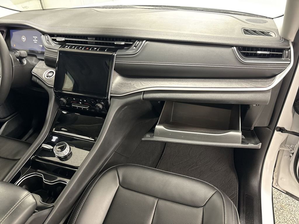 Used 2023 Jeep Grand Cherokee L Limited w/ Luxury Tech Group II image 22