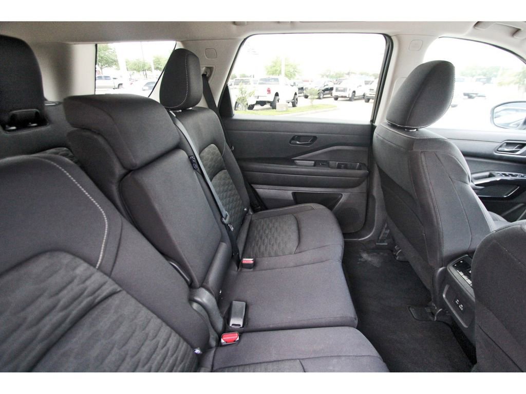 Used 2023 Nissan Pathfinder SV image 10