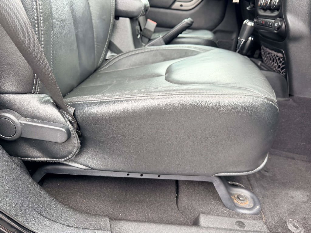 Used 2018 Jeep Wrangler Unlimited Sahara AWD/4WD image 8