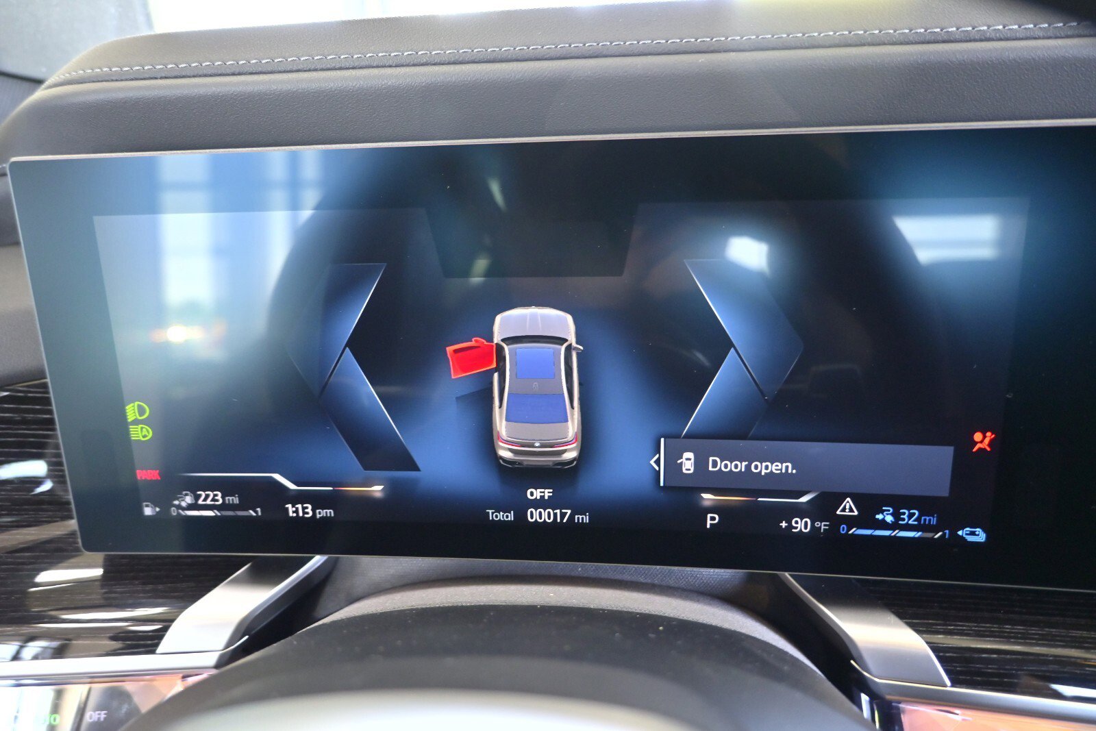 New 2026 BMW 750e xDrive w/ Executive Package image 18