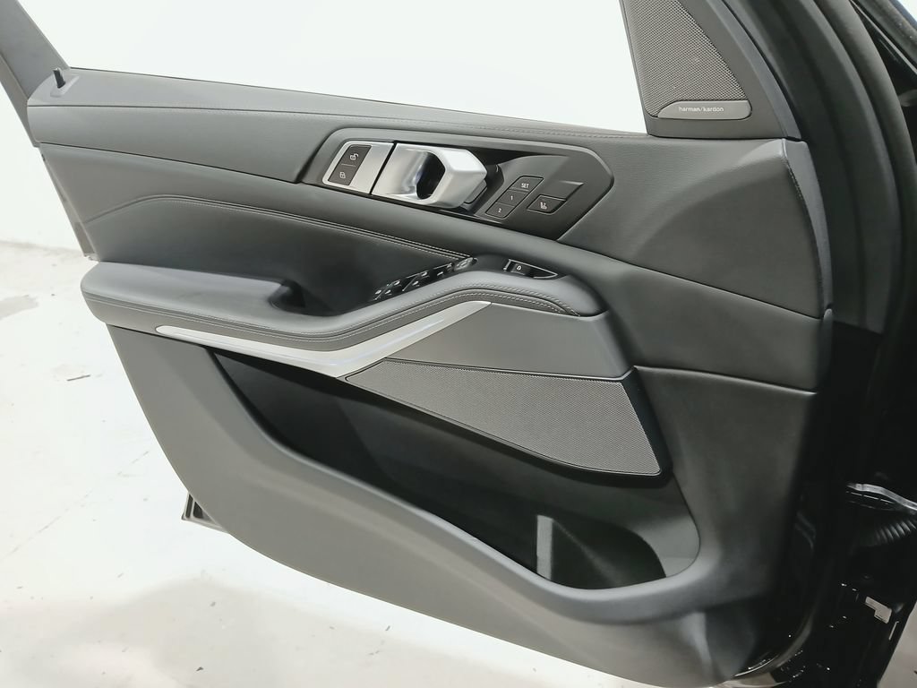 Used 2023 BMW X5 M50i AWD/4WD image 32