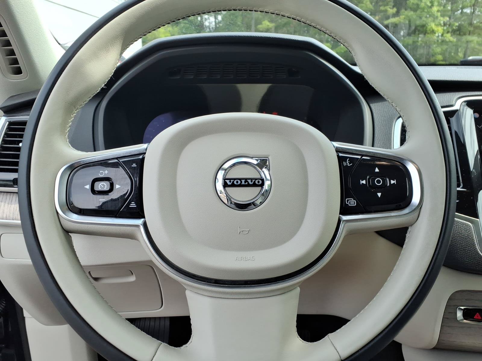 Certified 2024 Volvo XC90 B5 Plus AWD/4WD image 28