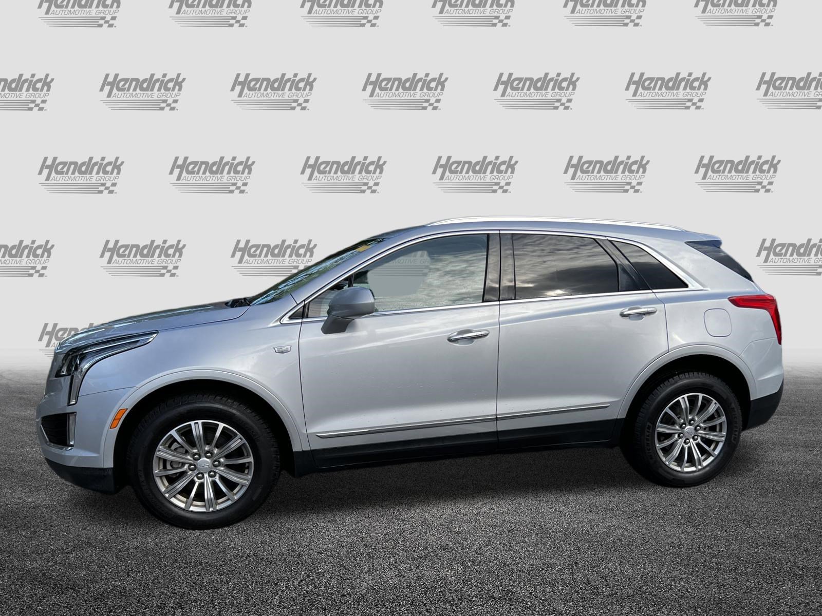 Used 2017 Cadillac XT5 Luxury w/ Driver Awareness Package FWD image 6