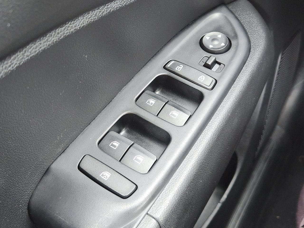 Used 2025 Hyundai Venue SE FWD image 20