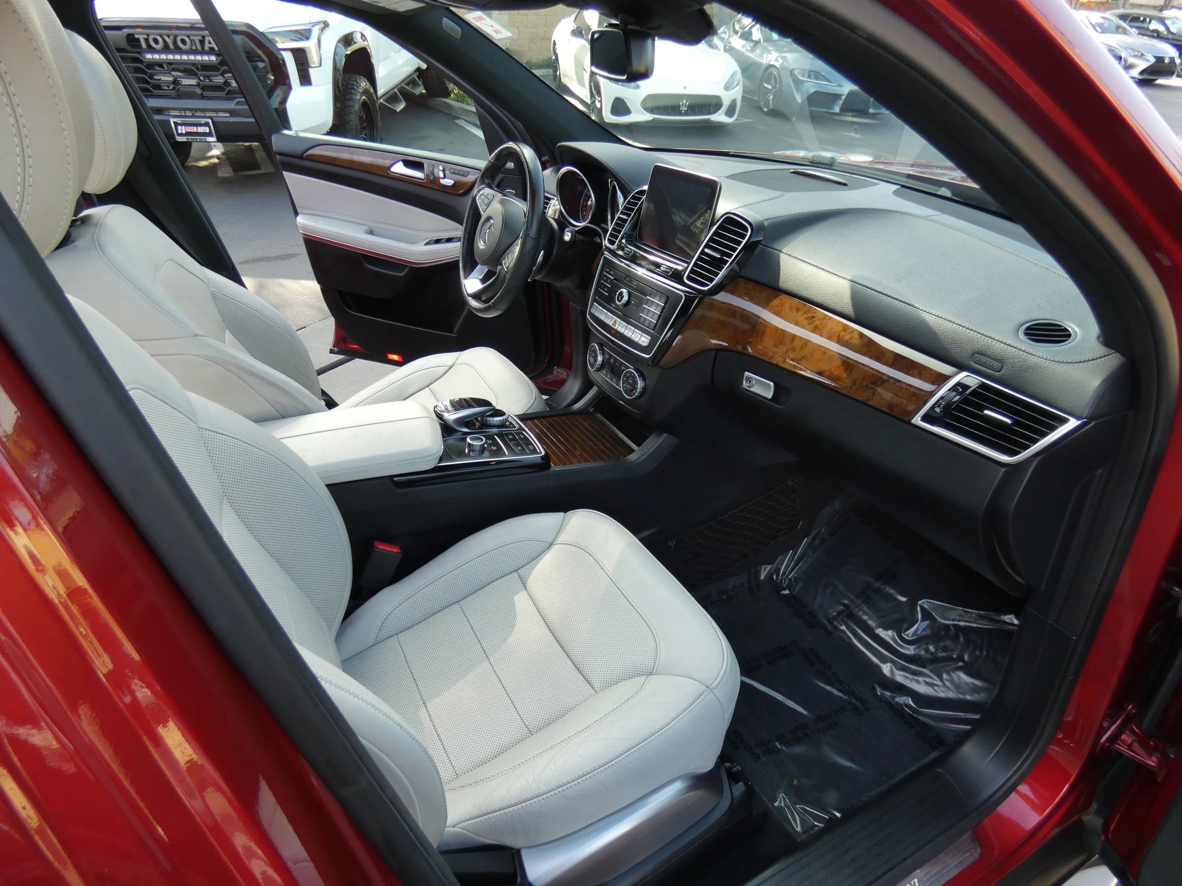 Used 2019 Mercedes-Benz GLS 550 4MATIC image 24