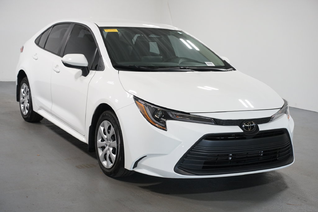 Used 2026 Toyota Corolla LE FWD image 3
