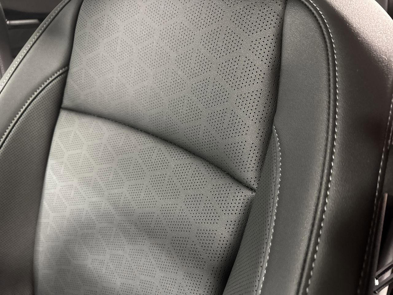 Certified 2025 Kia Seltos SX w/ SX Sunroof Package image 17