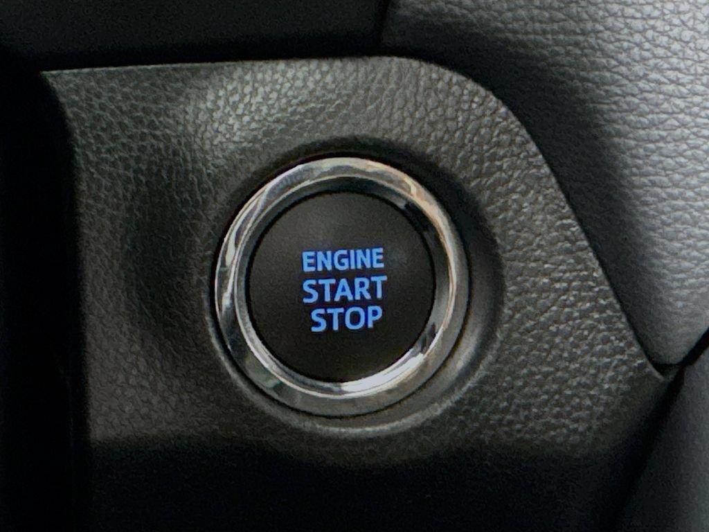 Used 2022 Toyota RAV4 XLE AWD/4WD image 29