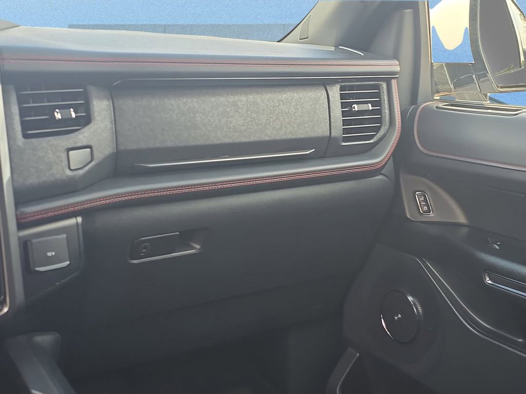 Used 2024 Ford Expedition Limited image 21