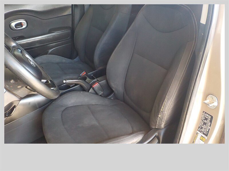 Used 2015 Kia Soul FWD image 4