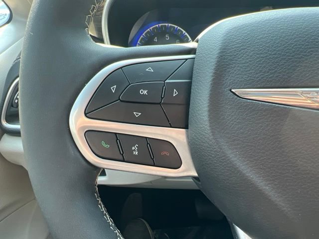 Used 2024 Chrysler Pacifica Limited AWD/4WD image 10