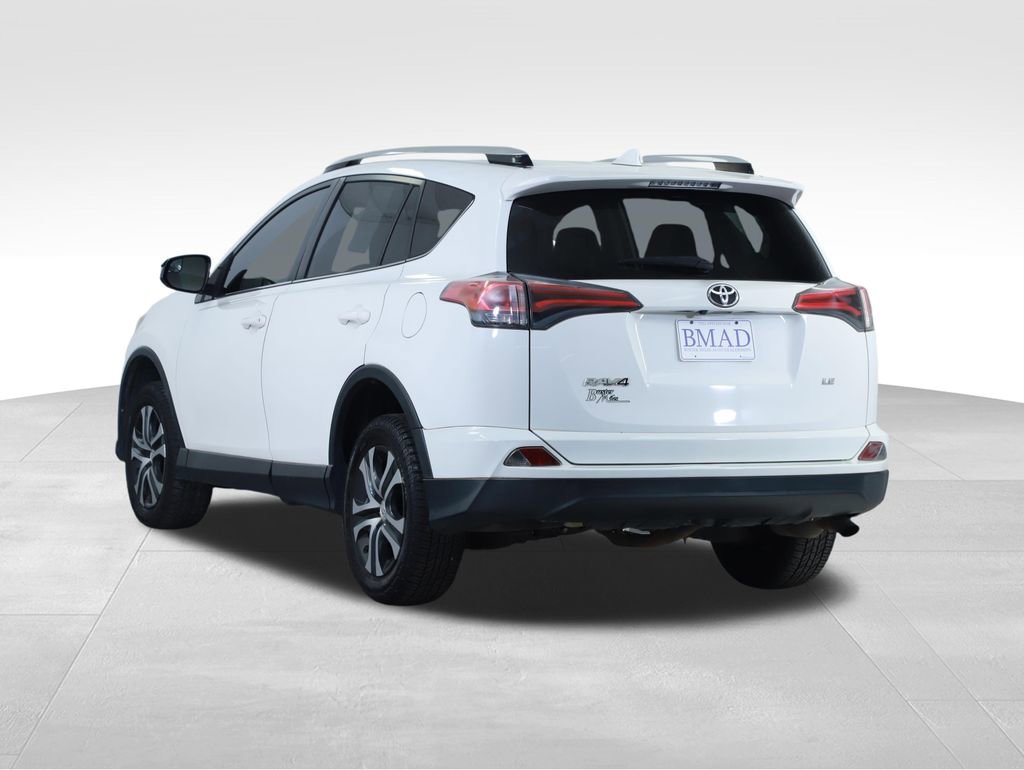 Used 2016 Toyota RAV4 LE image 10