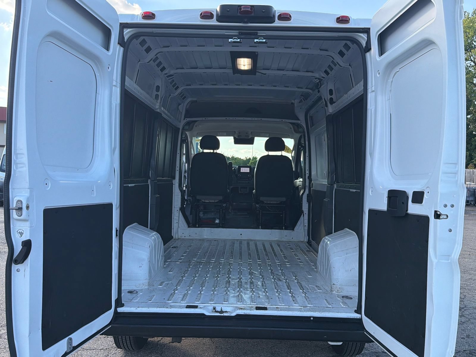 Used 2024 RAM ProMaster 2500 w/ Convenience Group FWD image 24