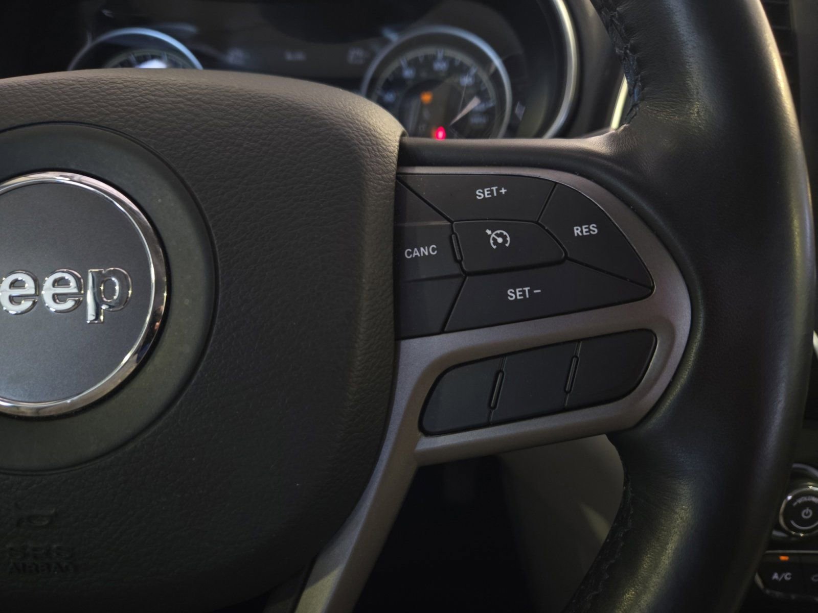 Used 2021 Jeep Cherokee Latitude Lux w/ Comfort/Convenience Group FWD image 16