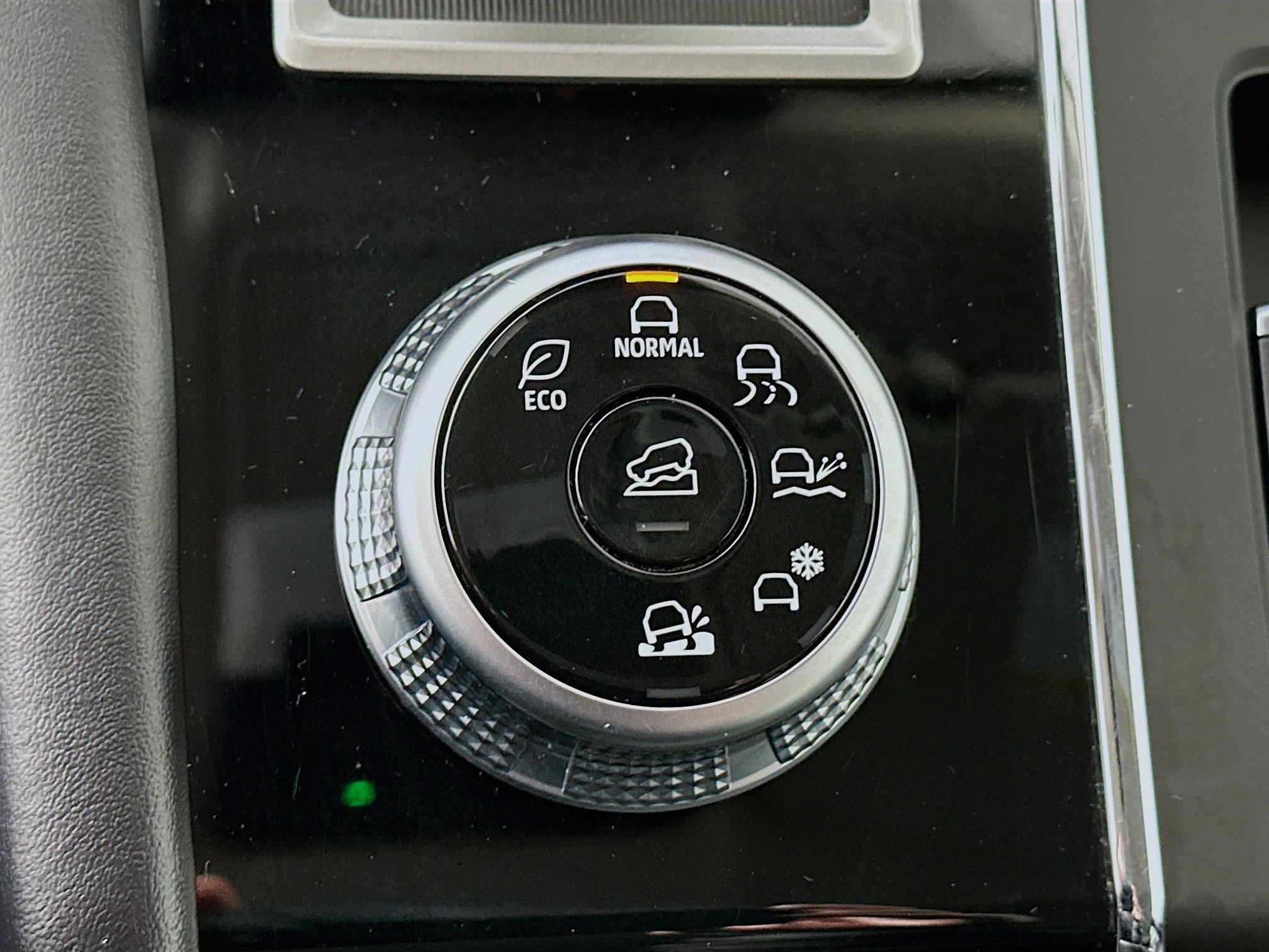 Used 2024 Mitsubishi Outlander SE image 25