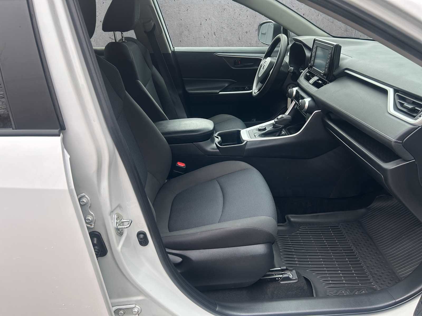 Used 2022 Toyota RAV4 LE AWD/4WD image 20